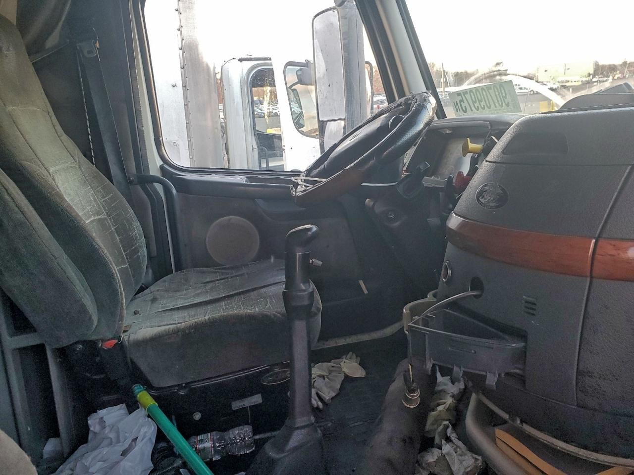 2006 Volvo VNL Semi Truck