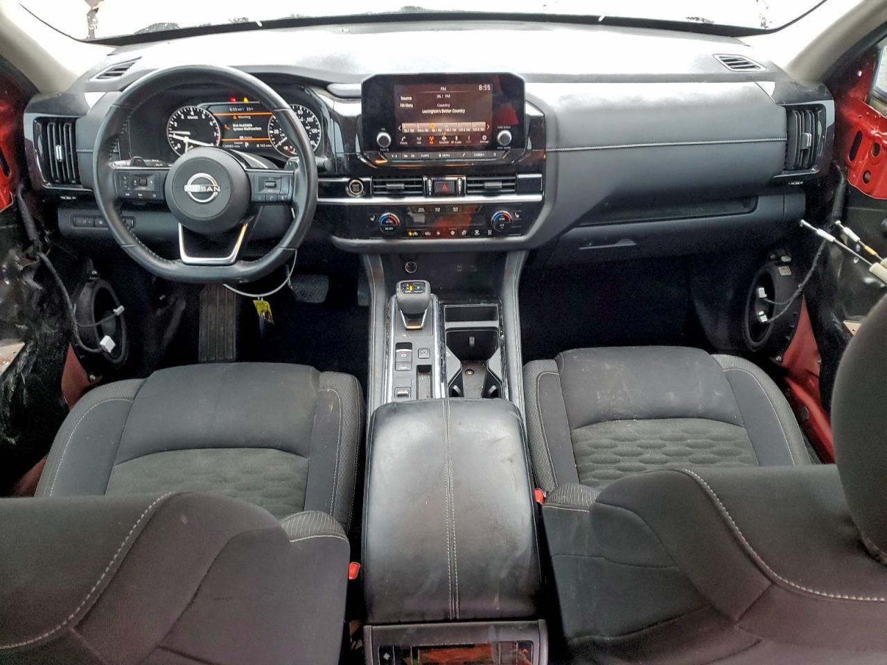 2022 Nissan Pathfinder sv