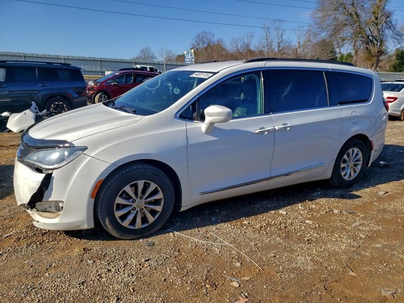 2017 Chrysler Pacifica Touring l