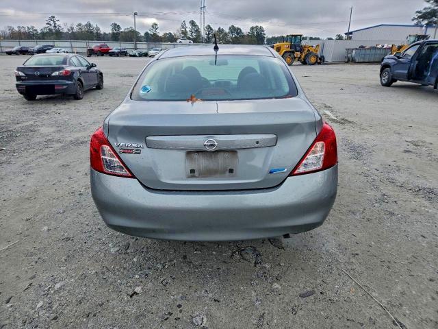 2013 Nissan Versa s