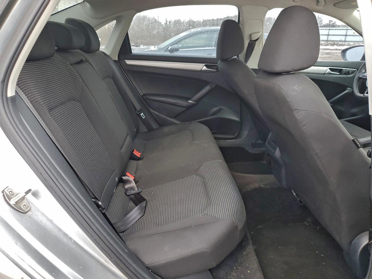 2016 Volkswagen Passat s