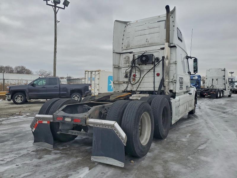 2010 Volvo VNL Semi Truck