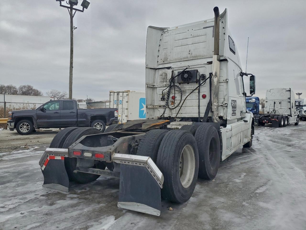 2010 Volvo VNL Semi Truck