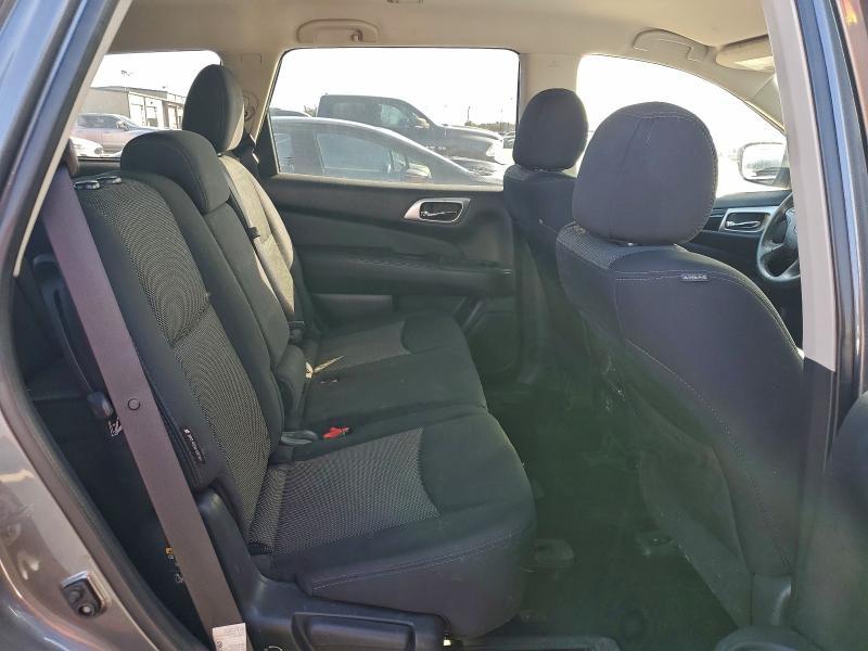 2018 Nissan Pathfinder s