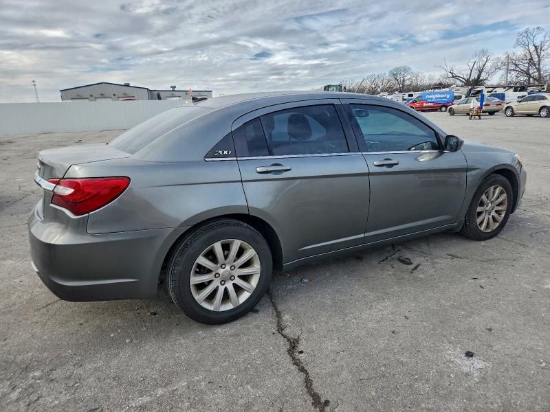 2013 Chrysler 200 Touring