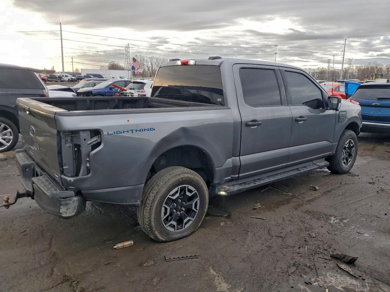 2023 Ford F150 Lightning pro