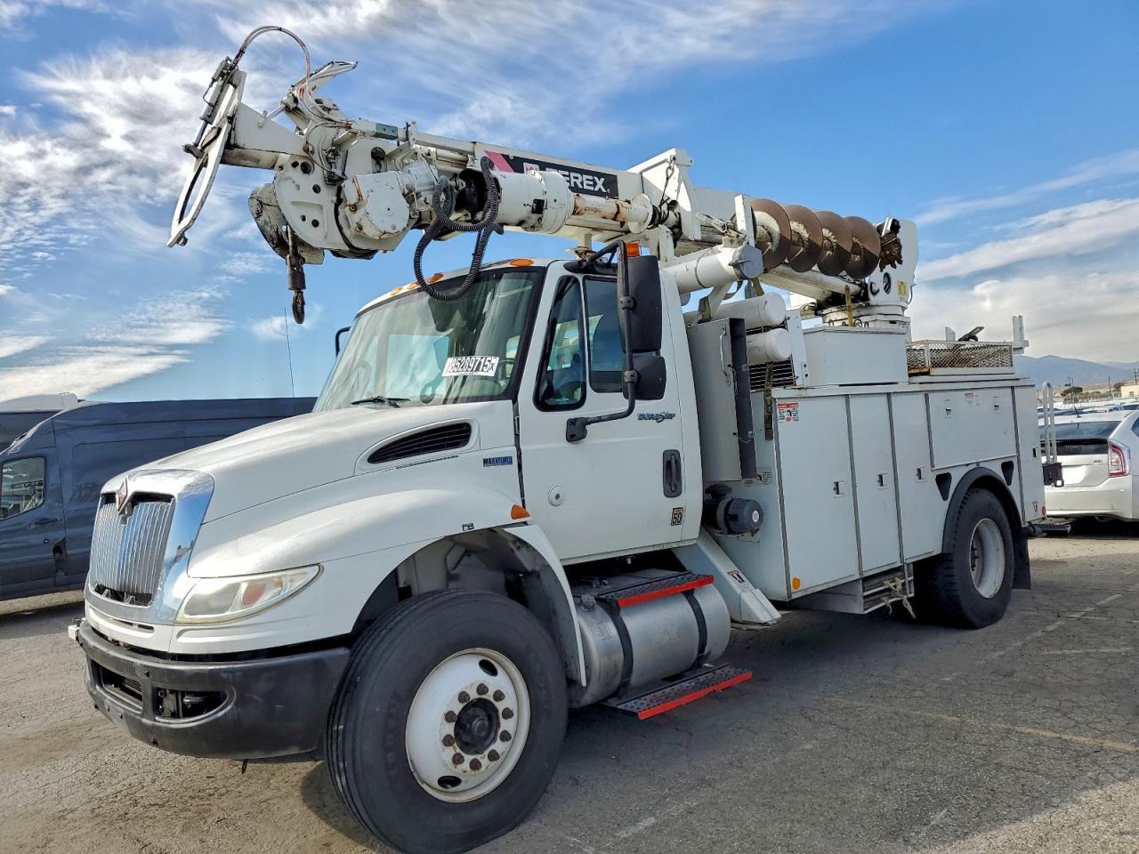 2013 International 4300 Digger Derrick Truck