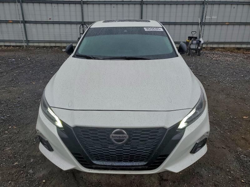 2022 Nissan Altima sr