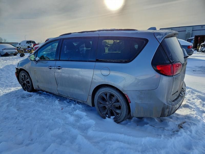 2020 Chrysler Pacifica Touring l