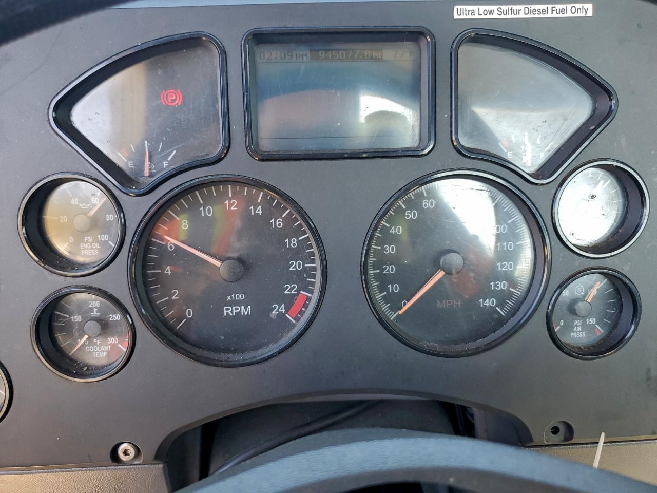 2013 Mack CXU613 Semi Truck