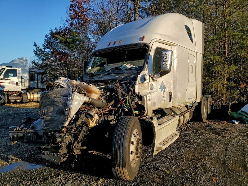 2018 Freightliner Cascadia 126 Semi Truck