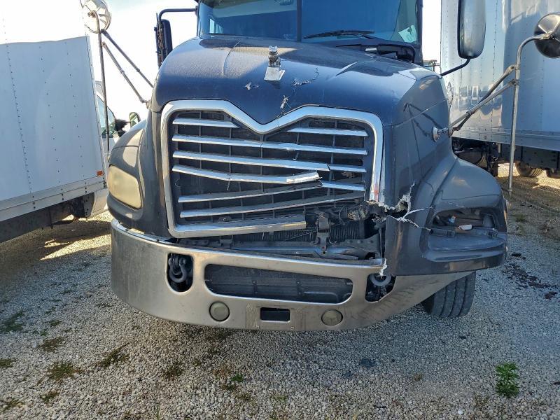 2018 Mack CXU613 Semi Truck