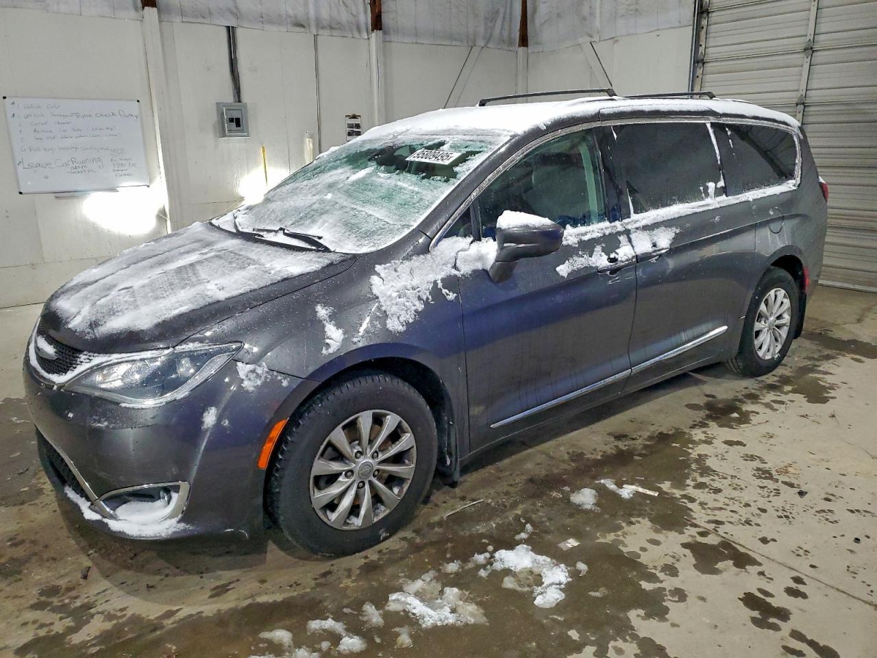 2017 Chrysler Pacifica Touring l