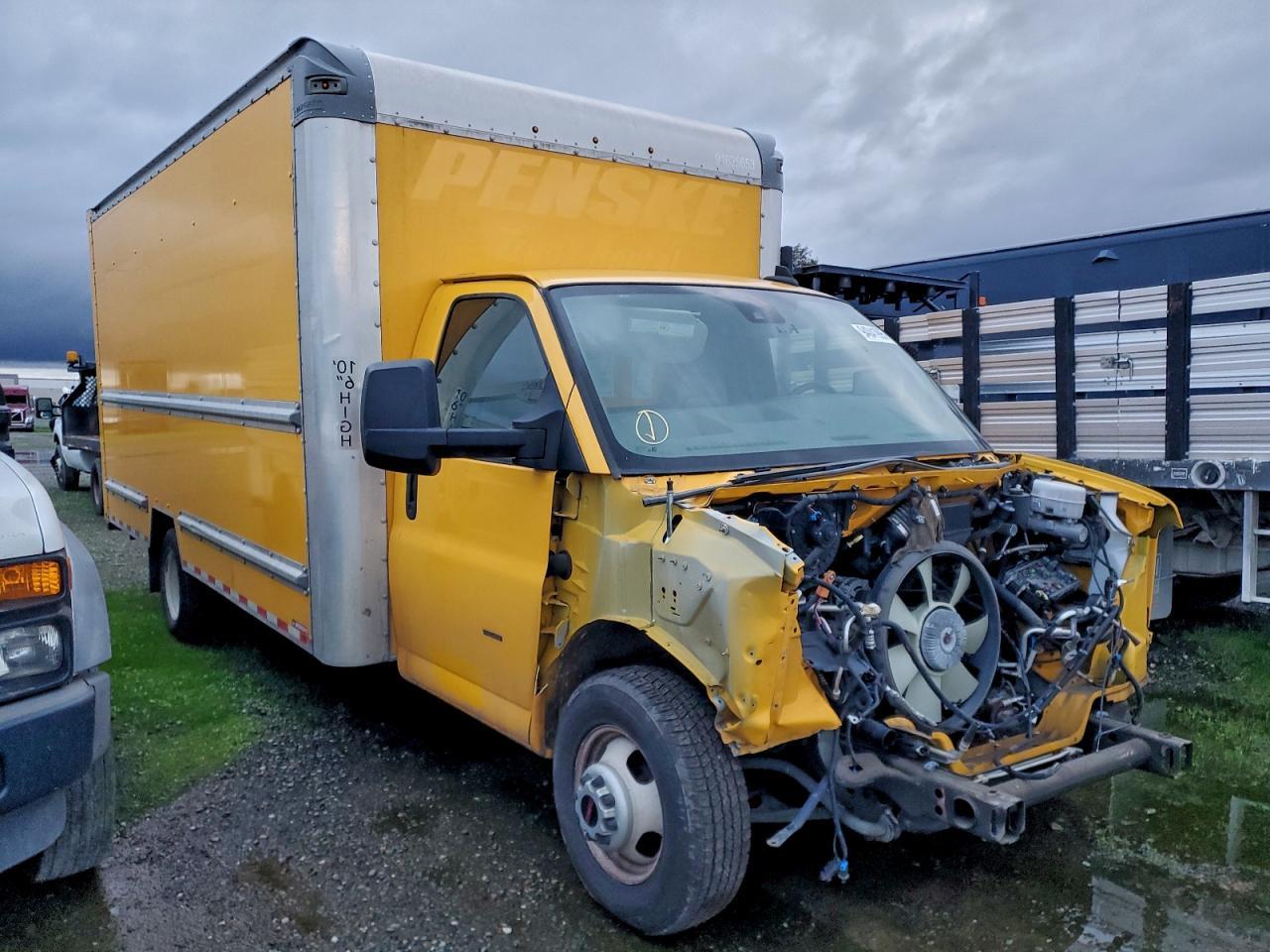 2022 GMC Savana BOX Truck