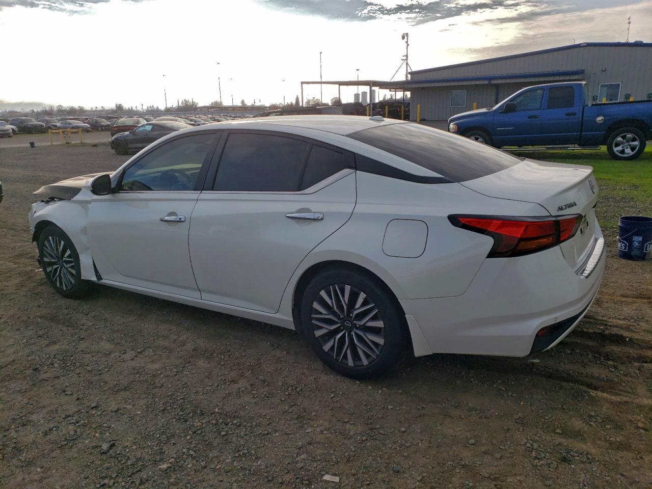 2023 Nissan Altima sv