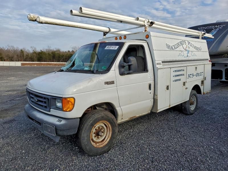 2004 Ford E350 Utility / Service Truck