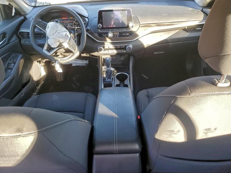 2024 Nissan Altima sv