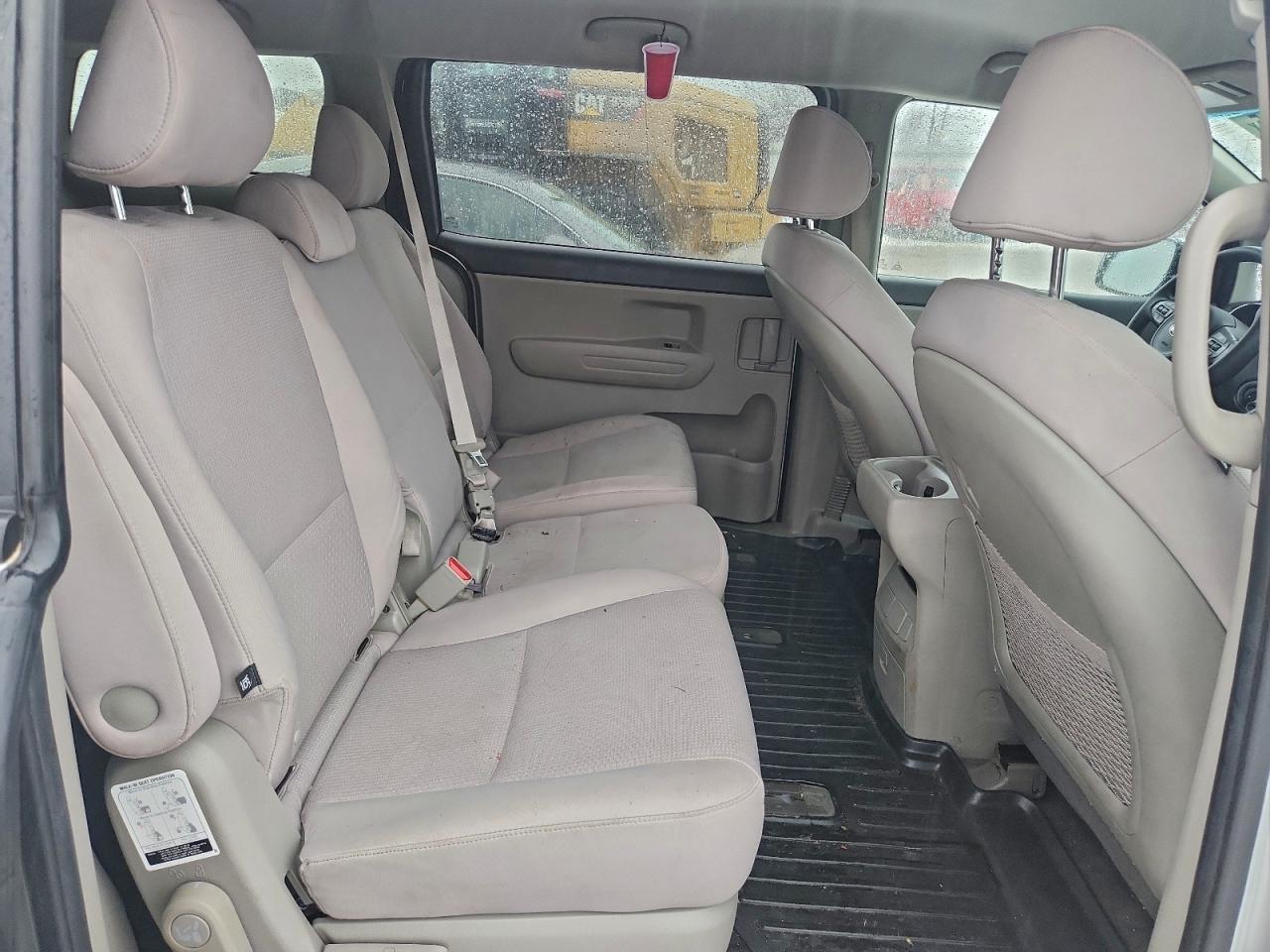2016 KIA Sedona lx
