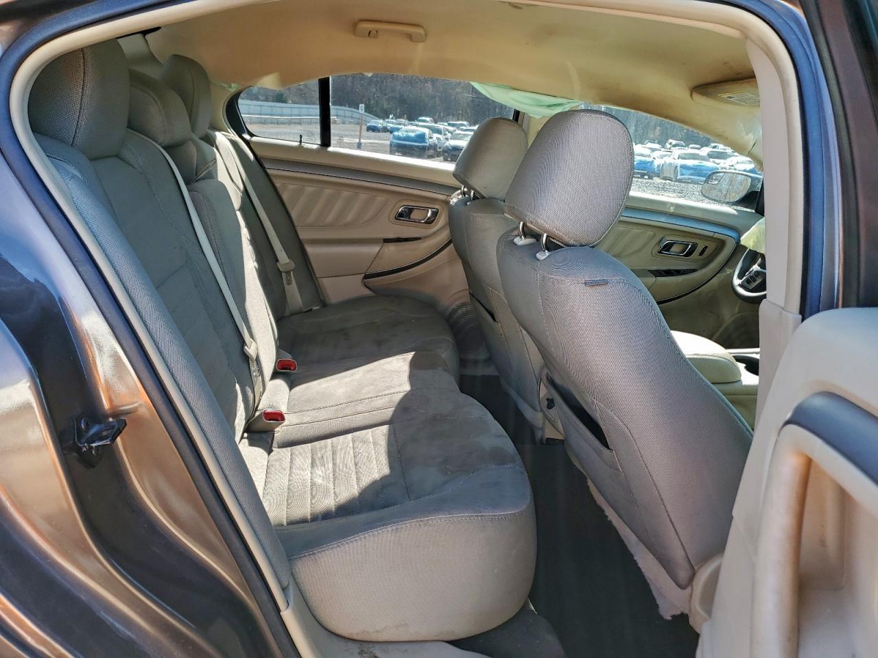 2015 Ford Taurus se
