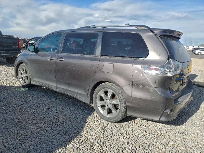 2011 Toyota Sienna Sport
