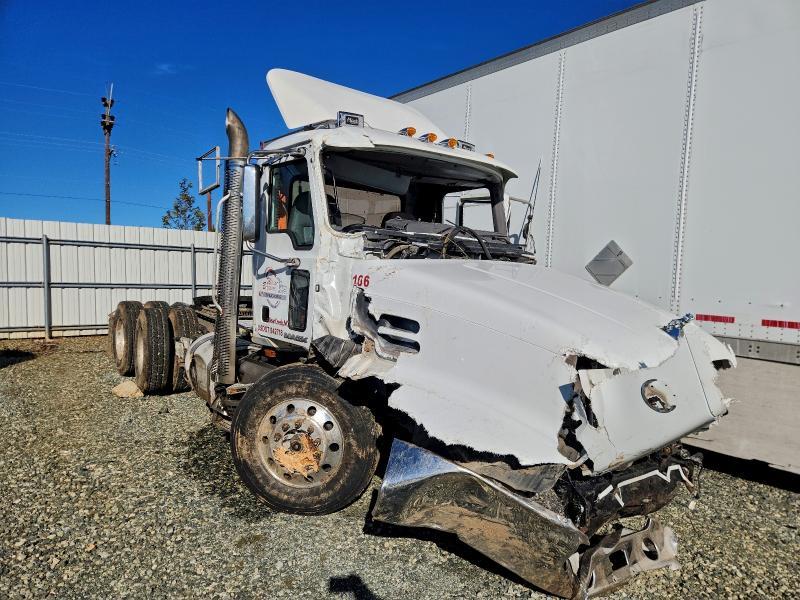 2018 Mack Cxu613 Semi Truck