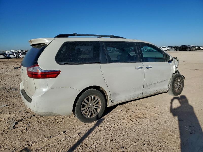 2017 Toyota Sienna xle Premium 8-passenger