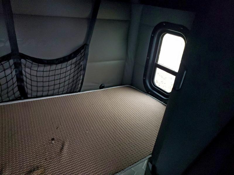 2021 Freightliner Cascadia 126