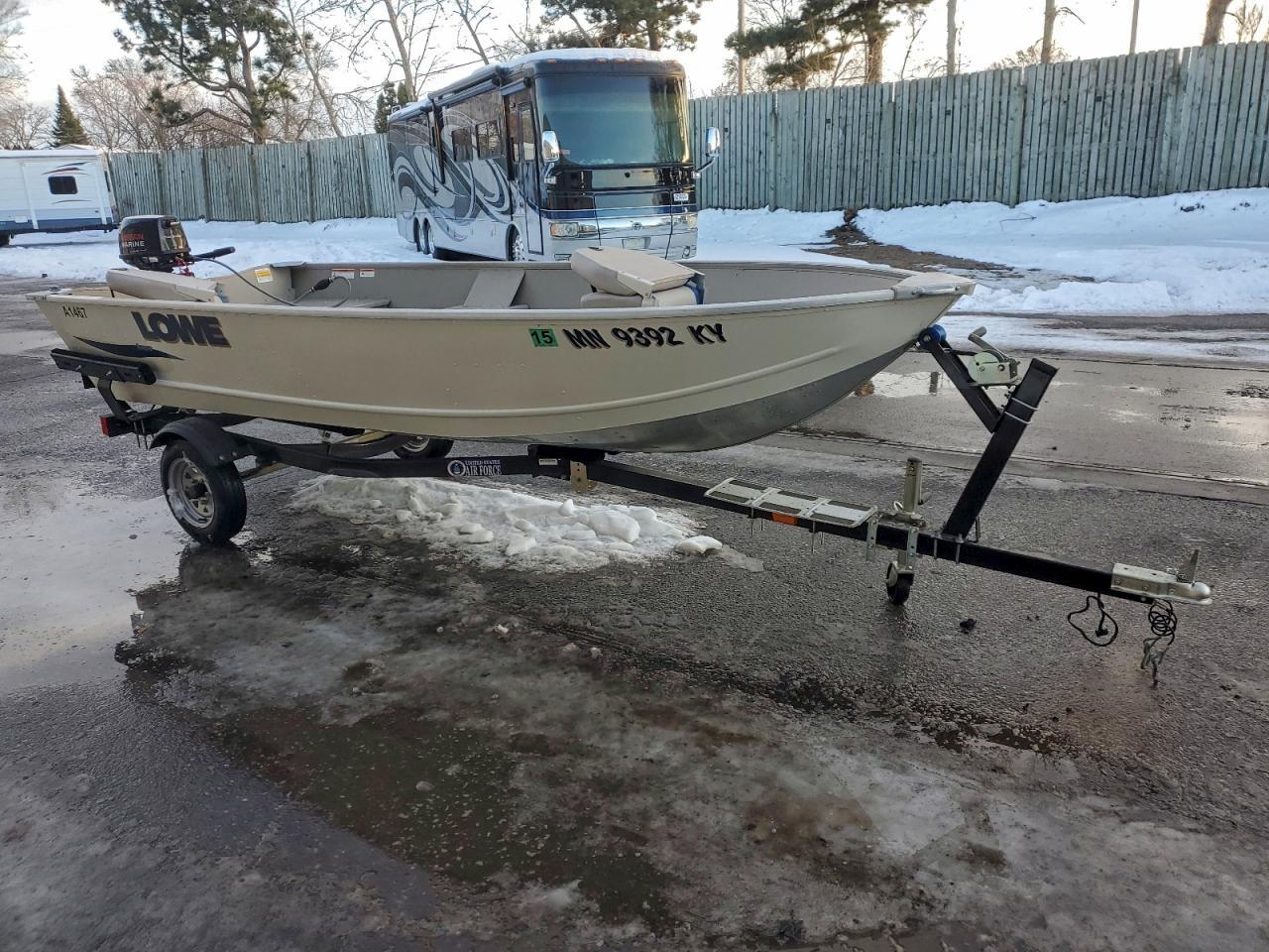2010 Lowe Angler Boat