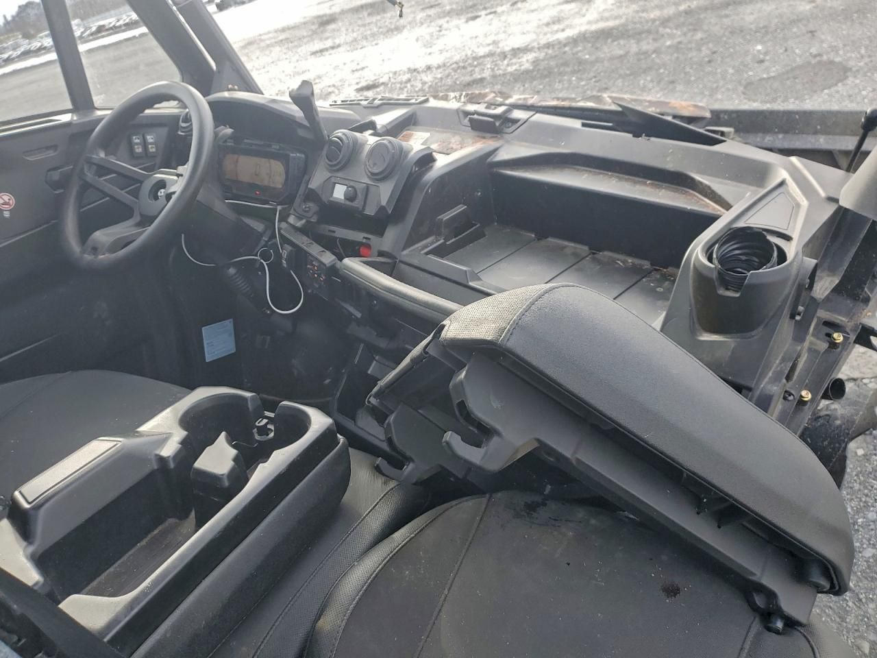 2025 Can-Am Defender Utility Vehicle