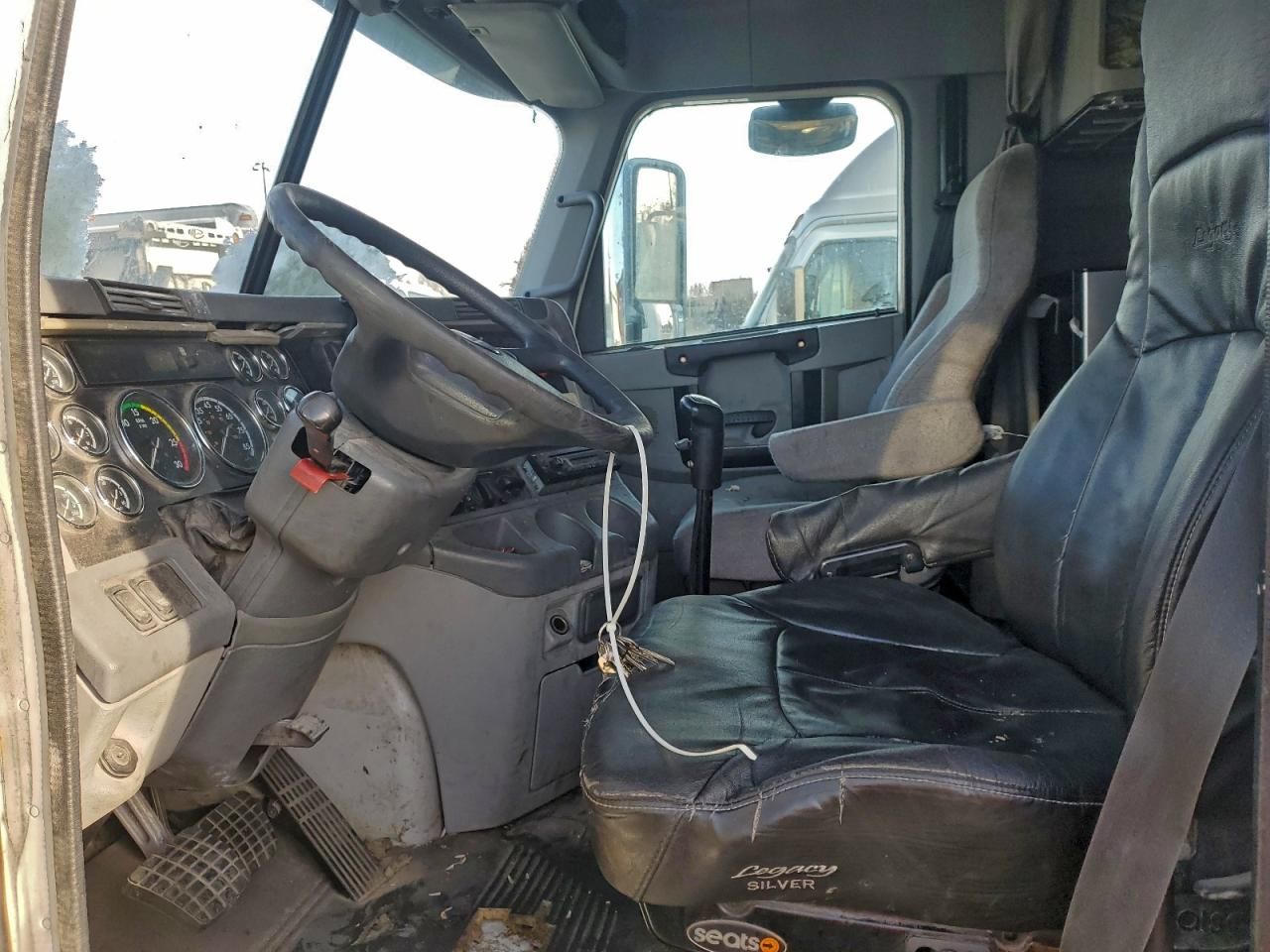 2013 Freightliner Columbia Semi Truck