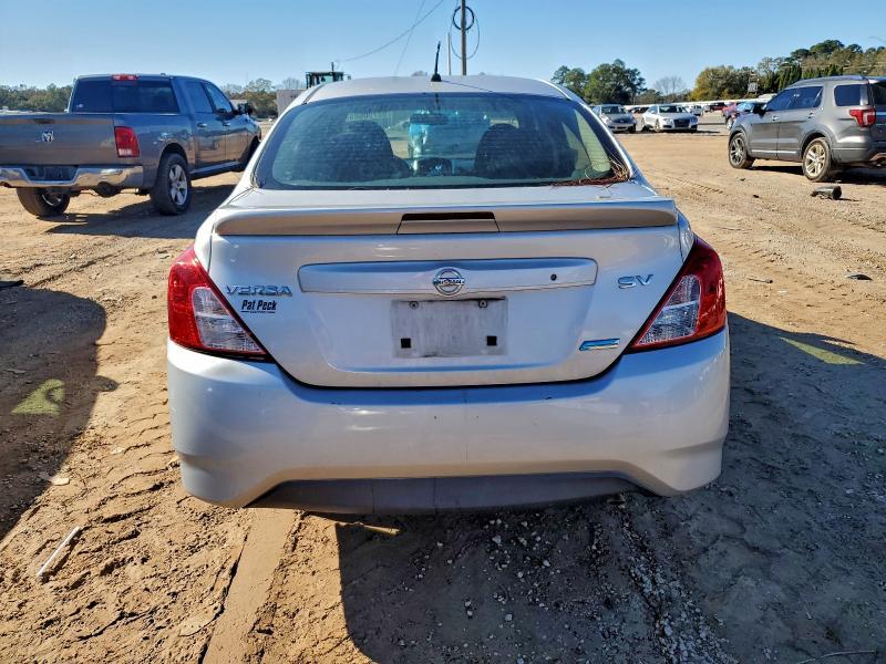 2016 Niss Versa s