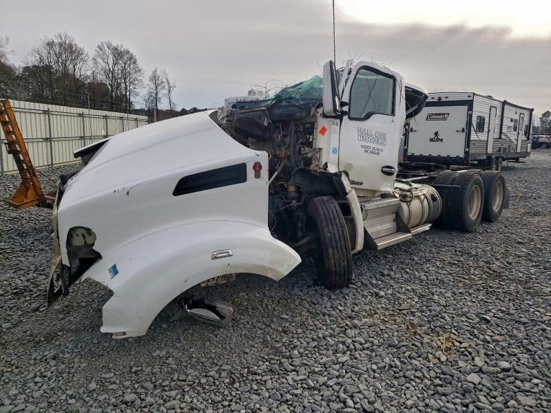 2020 Kenworth T880 Semi Truck