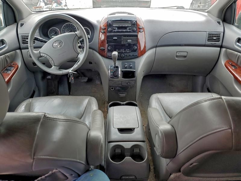 2005 Toyota Sienna xle