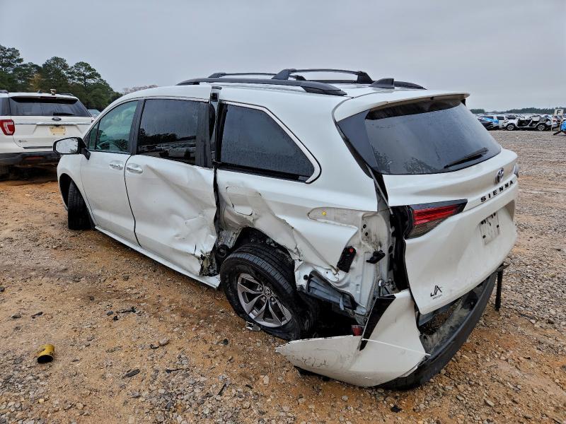 2022 Toyota Sienna xle