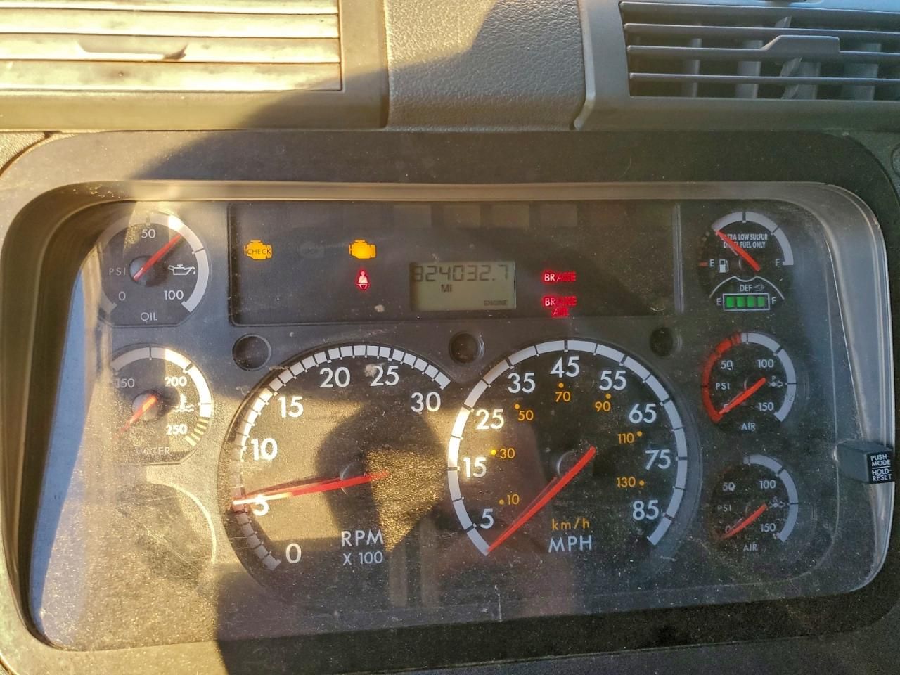 2015 Freightliner Cascadia Semi Truck