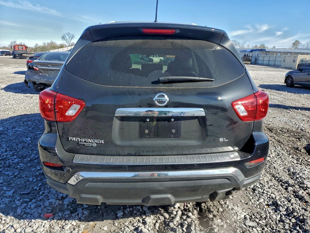 2017 Nissan Pathfinder s