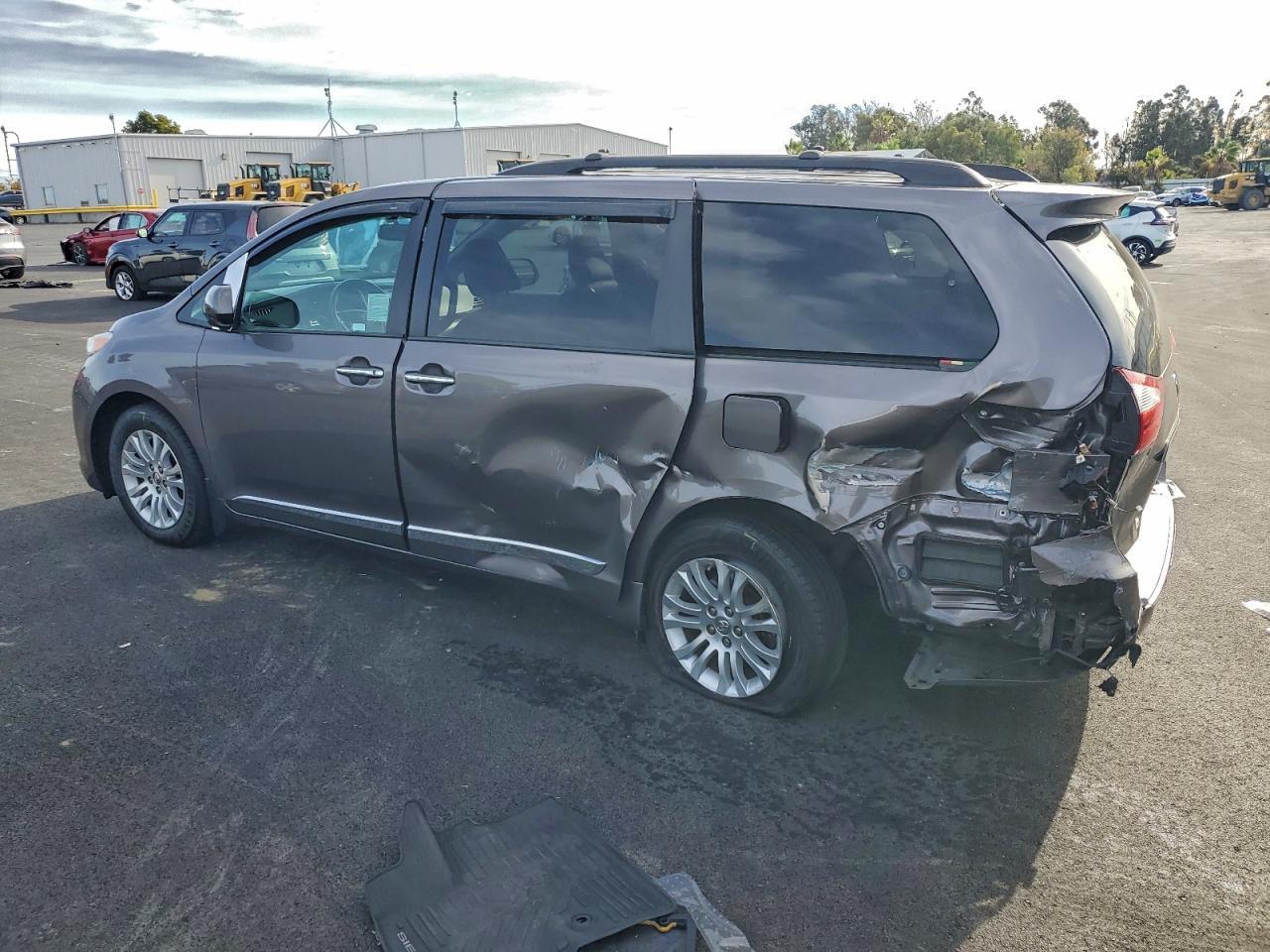 2016 Toyota Sienna xle