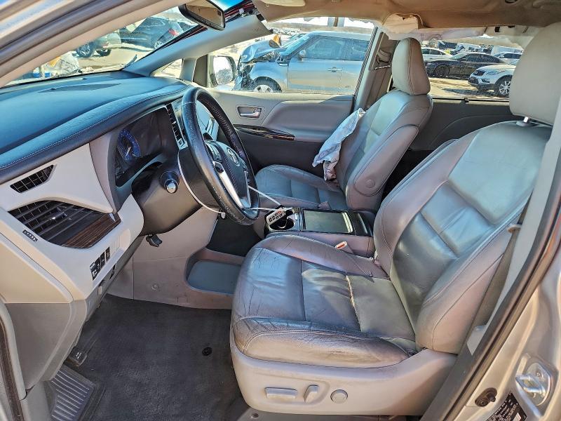 2016 Toyota Sienna xle 8-passenger