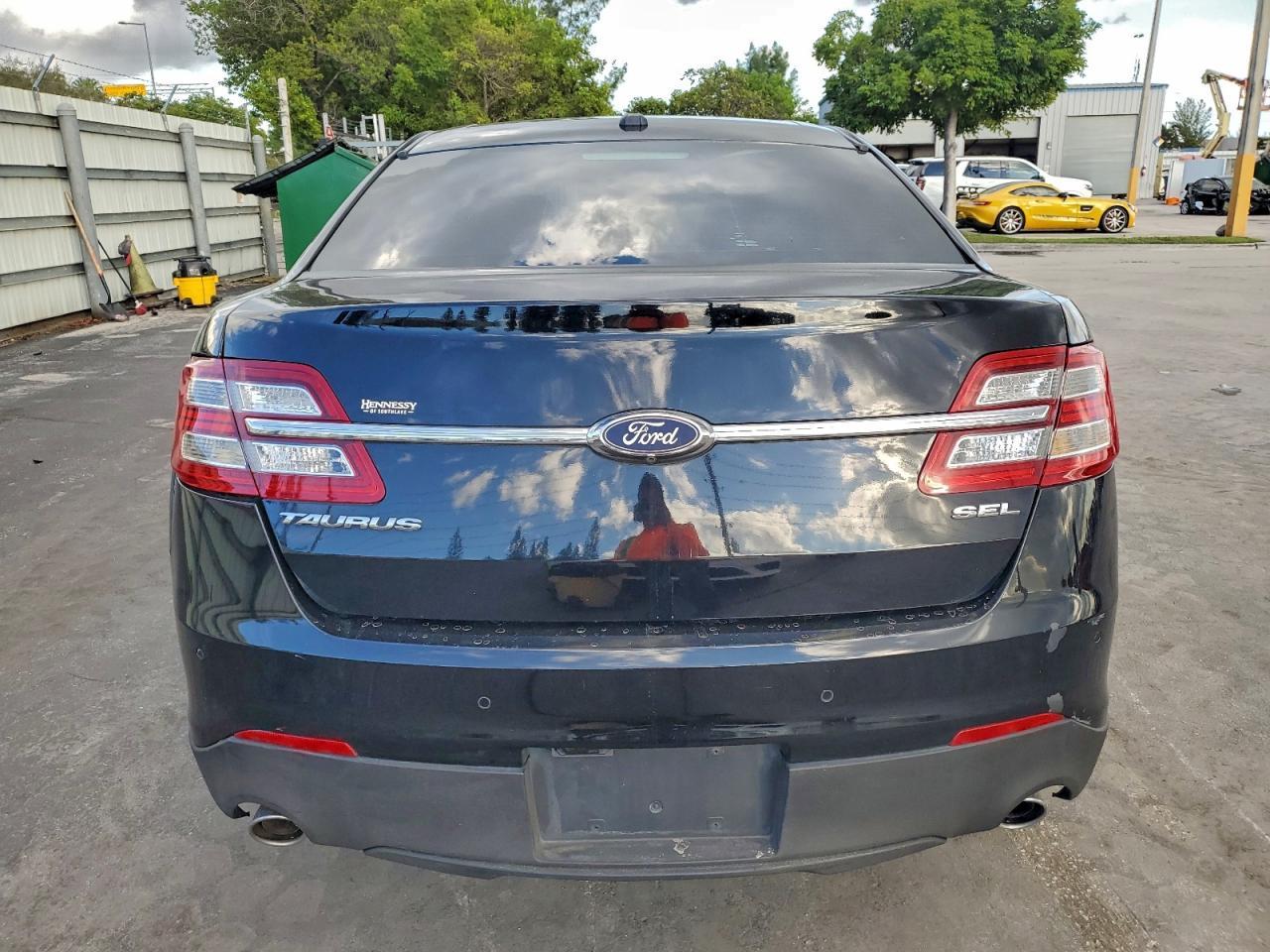 2017 Ford Taurus sel