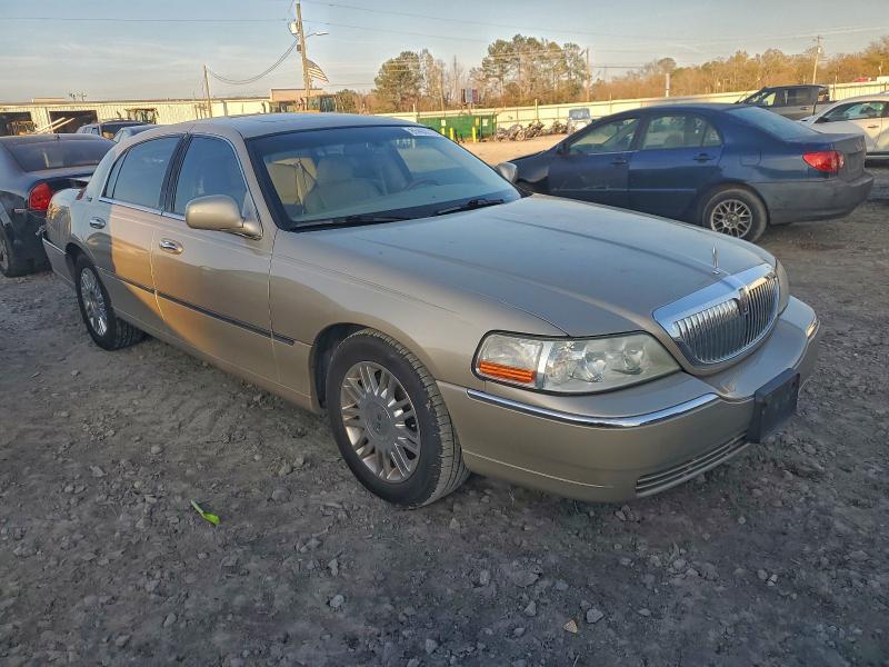 2007 Lincoln Town car Signature Limited