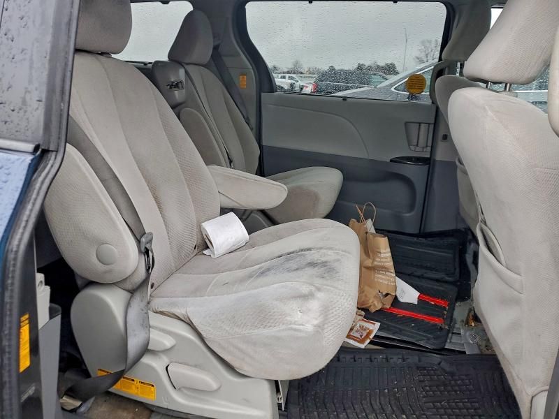 2013 Toyota Sienna le