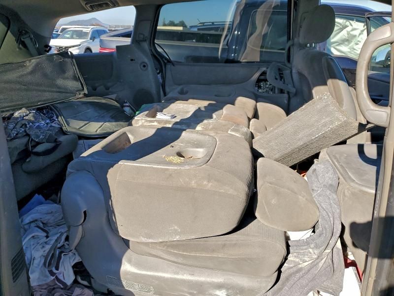 2004 Toyota Sienna ce