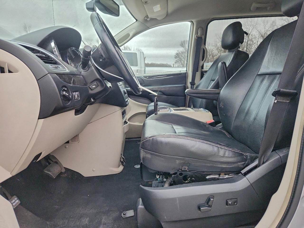 2014 Chrysler Town & Country Touring l