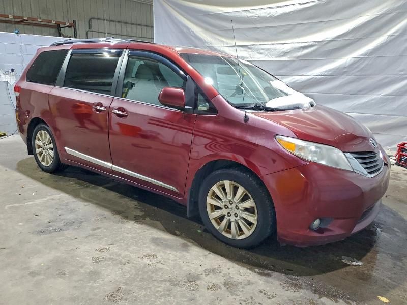 2013 Toyota Sienna xle