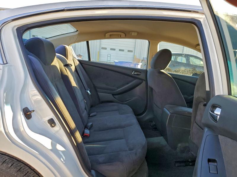 2010 Nissan Altima Base