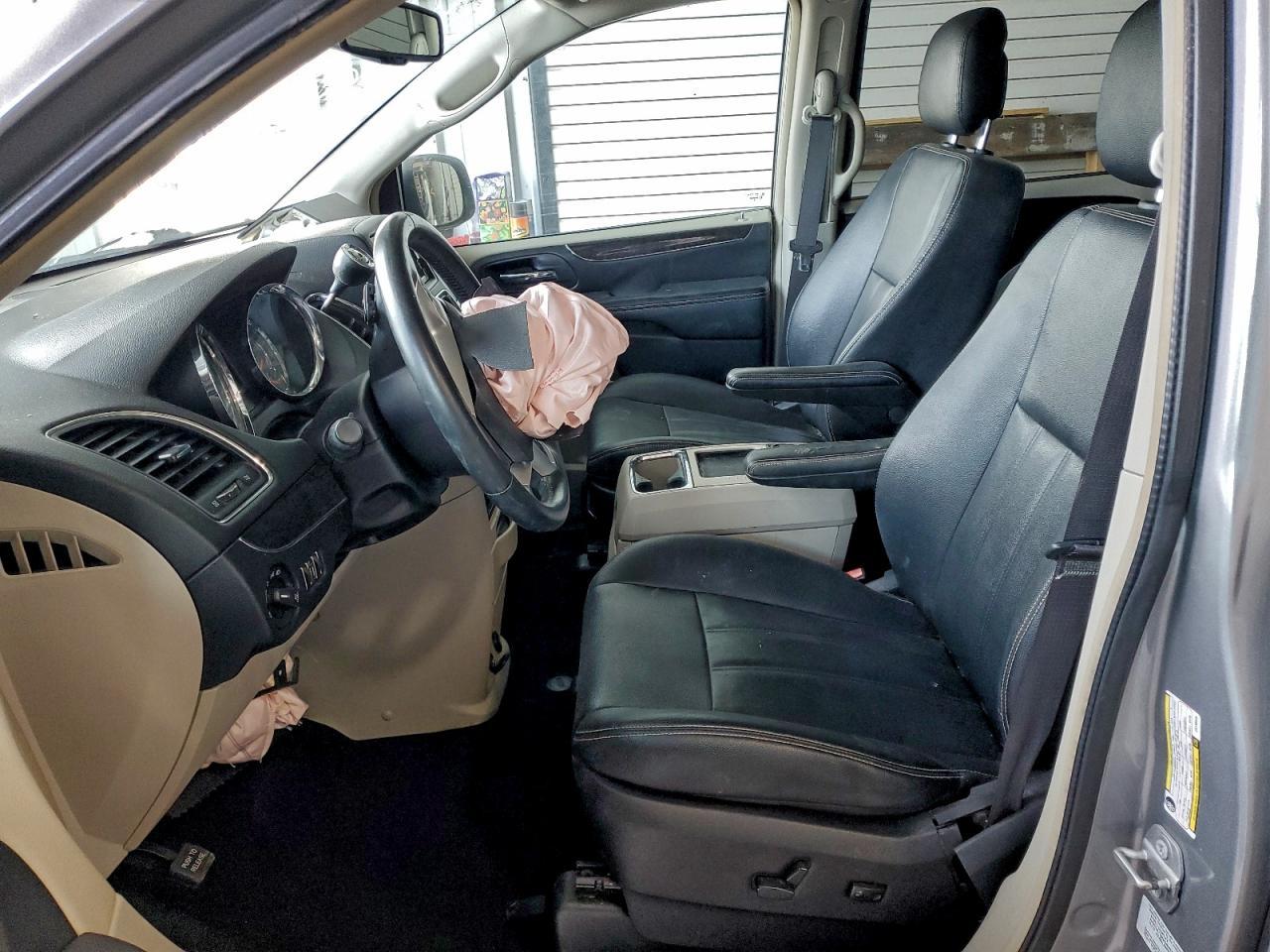 2016 Chrysler Town & Country Touring