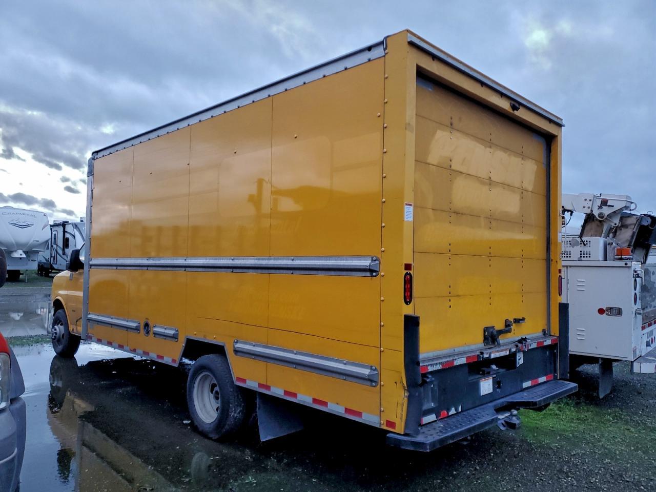 2022 GMC Savana BOX Truck