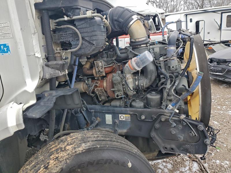 2015 Peterbilt 579 Truck Cab AND Chassis