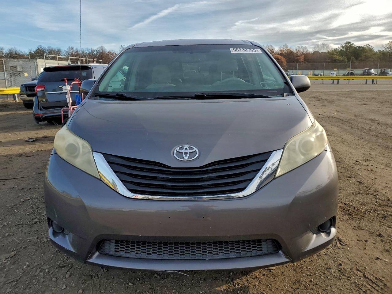 2011 Toyota Sienna le
