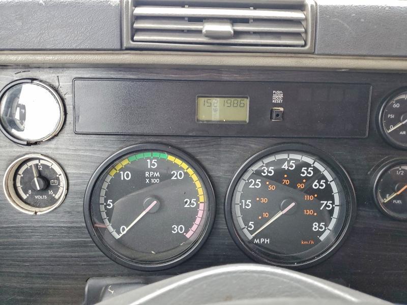 2005 Freightliner Columbia 120 Semi Truck